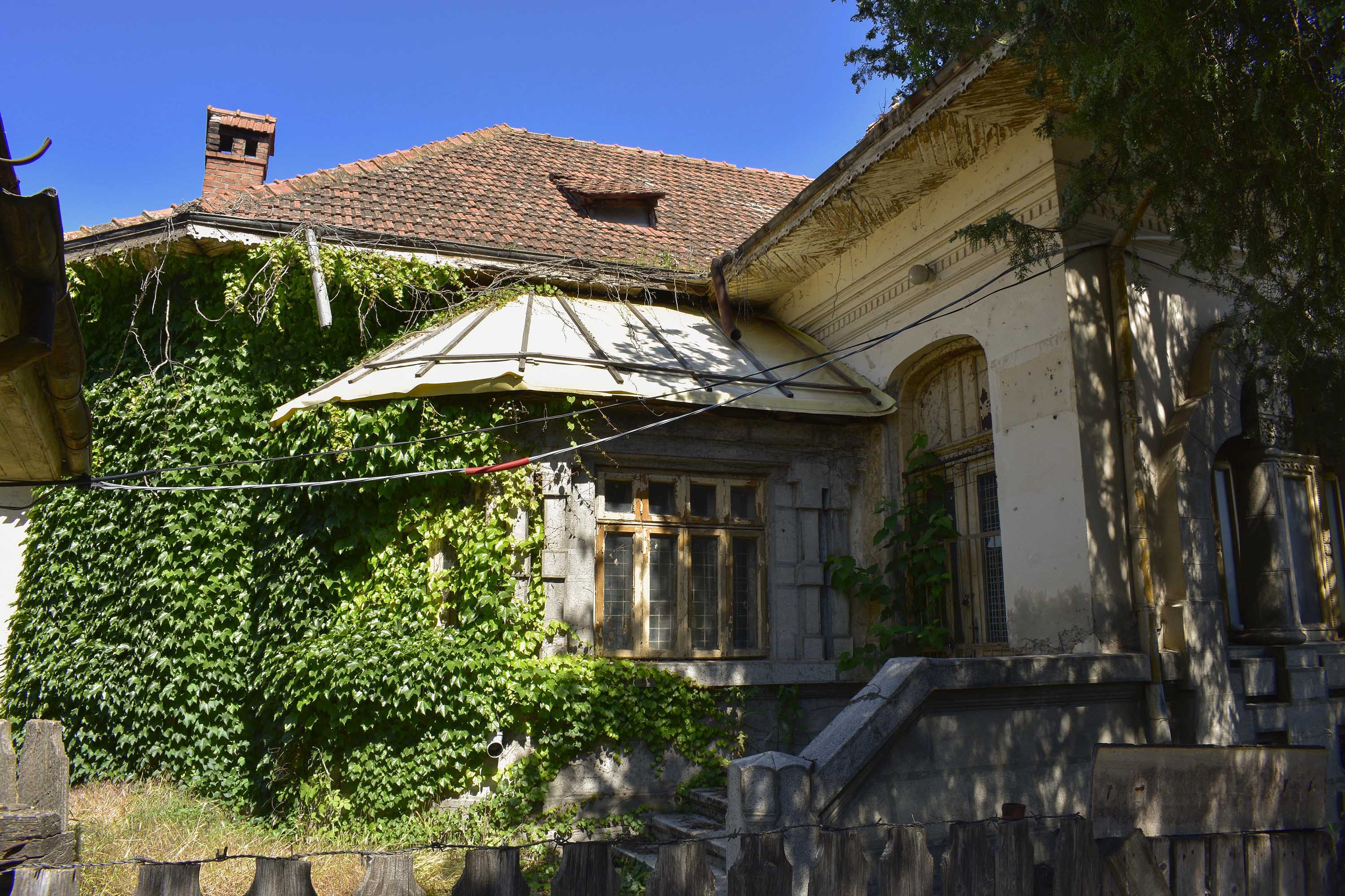 1/125, f/11, ISO 140, 18mm