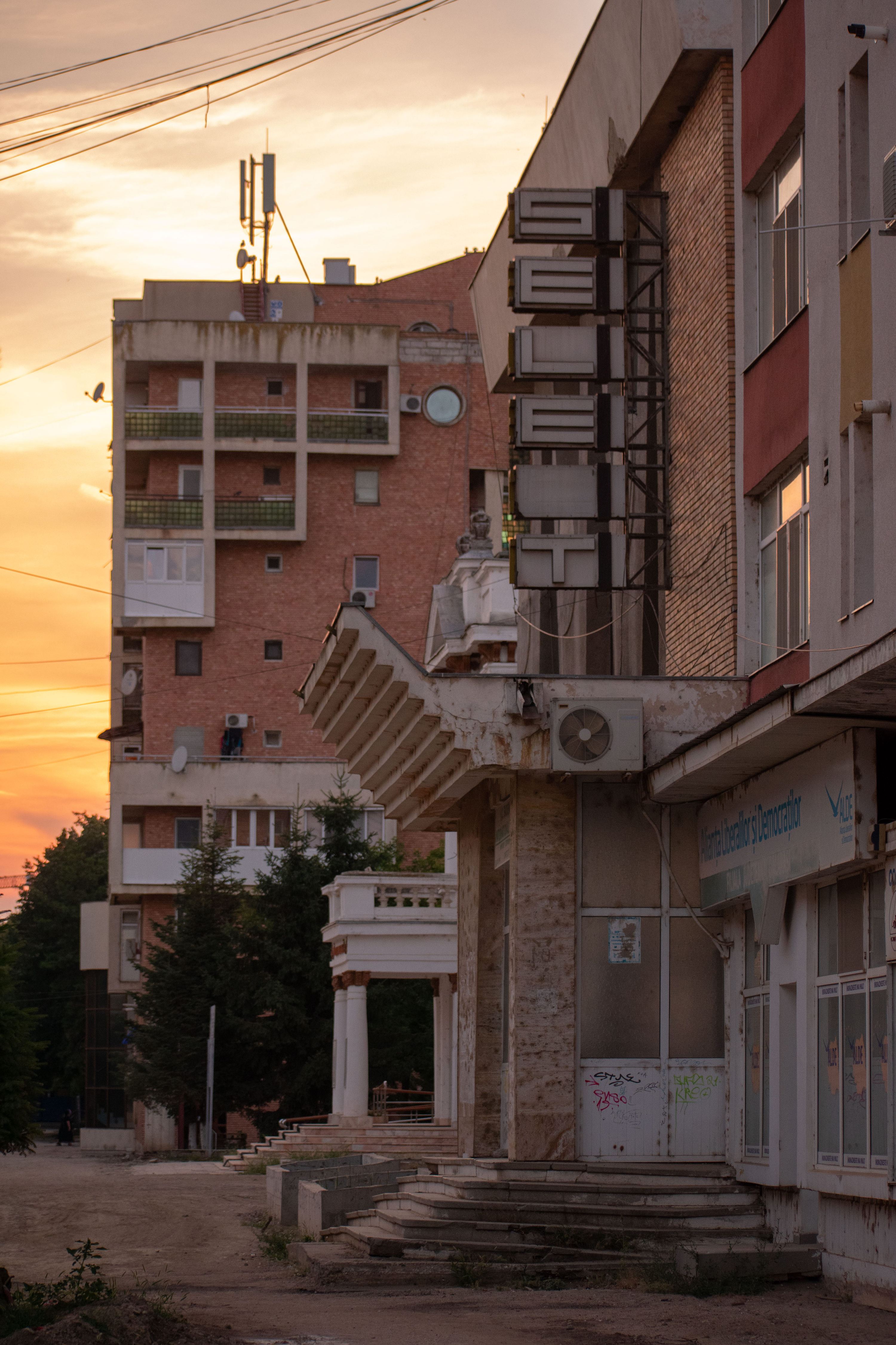 1/125, f/4.8, ISO 2200, 36mm