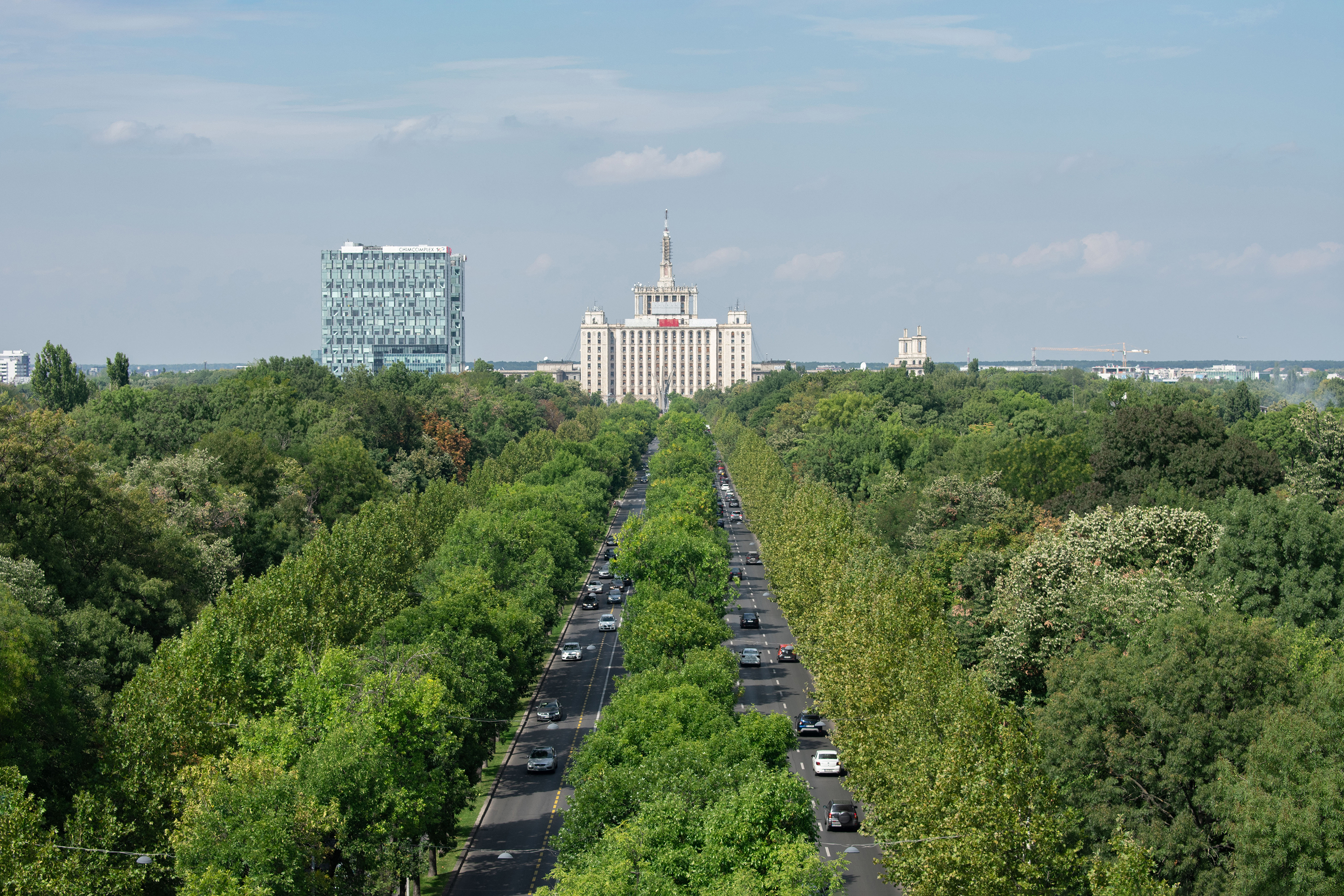 1/125, f/4.8, ISO 2200, 36mm