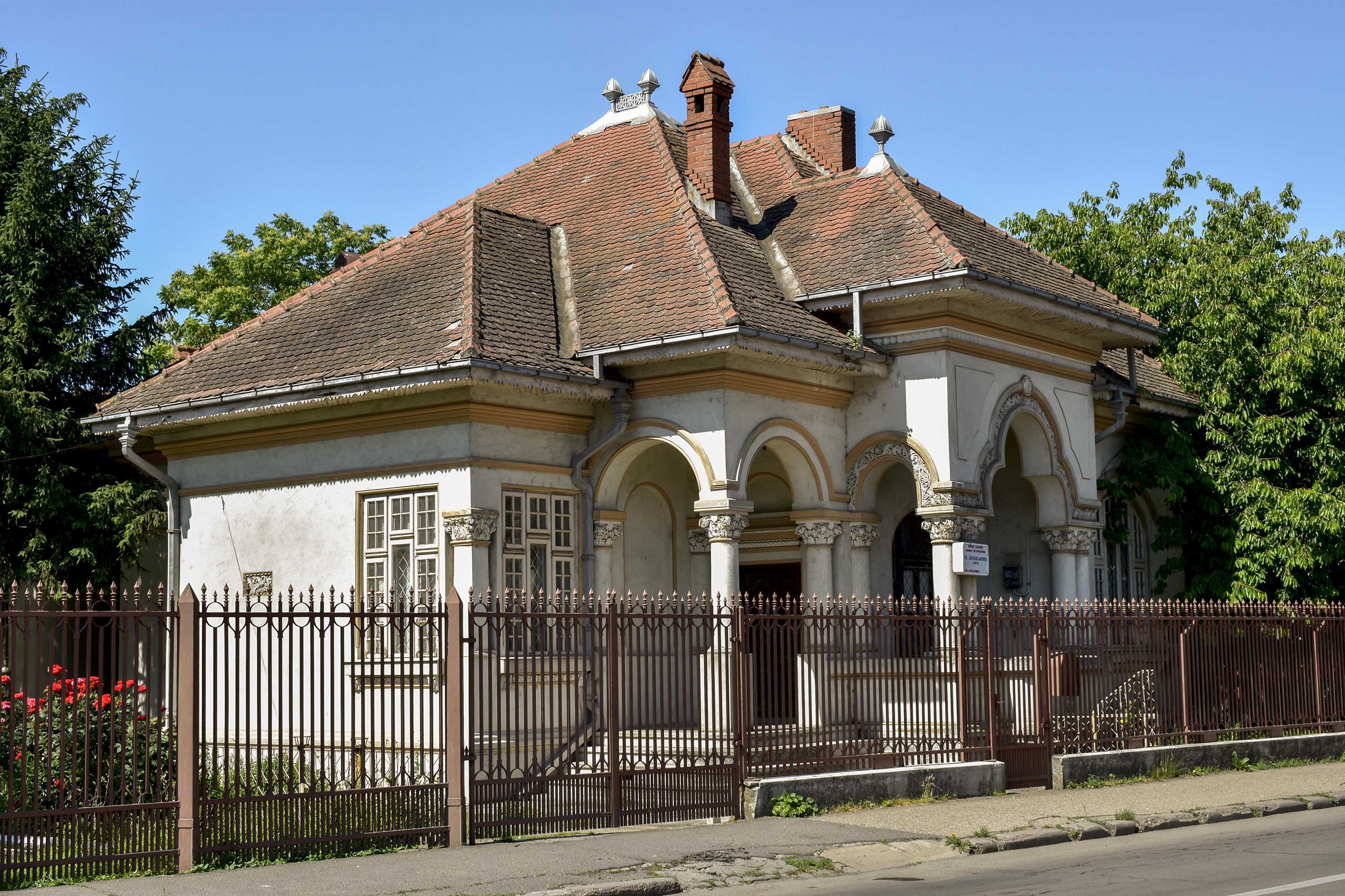 1/125, f/11, ISO 100, 32mm