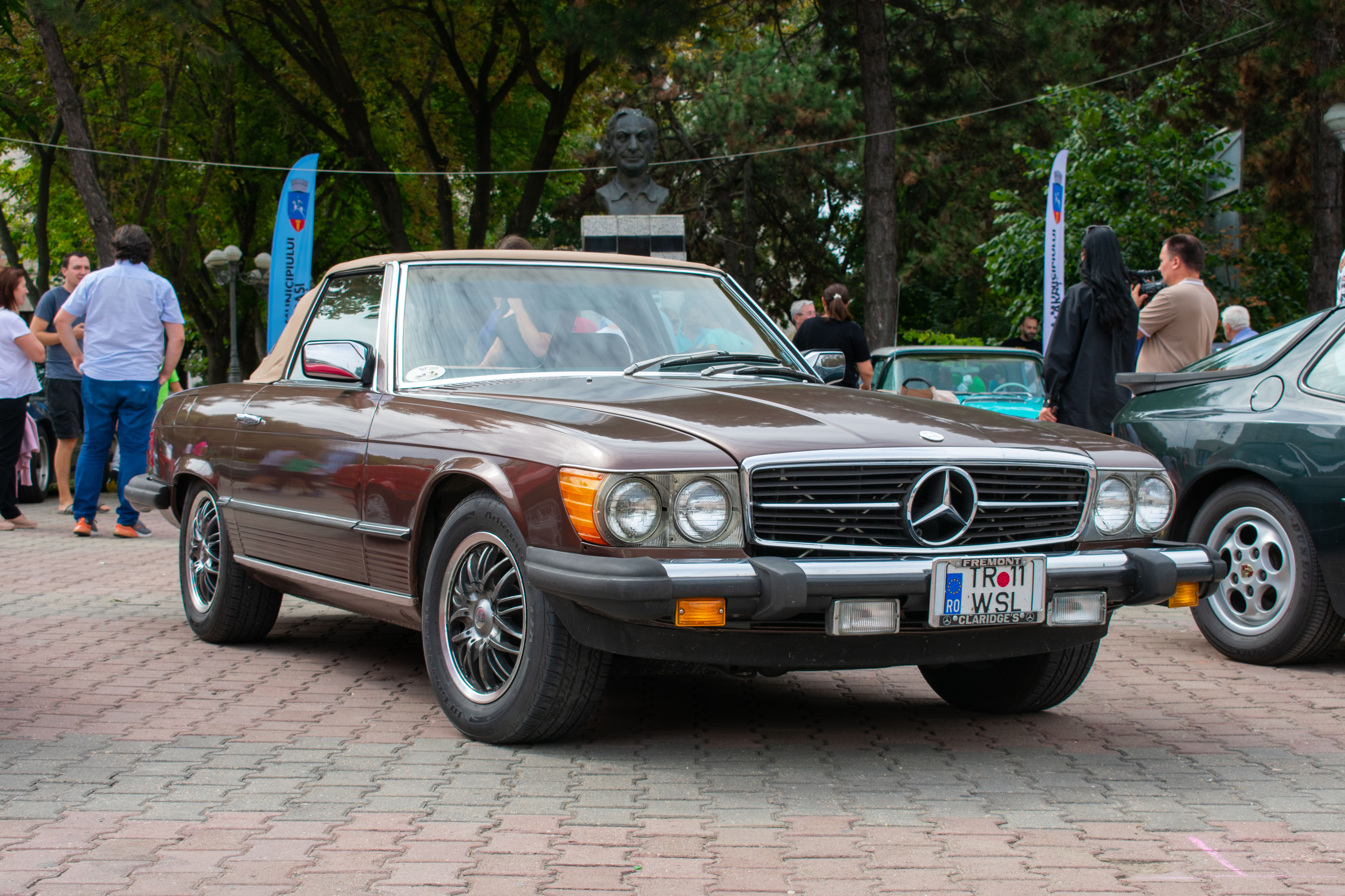 1/250, f/8, ISO 100, 27mm